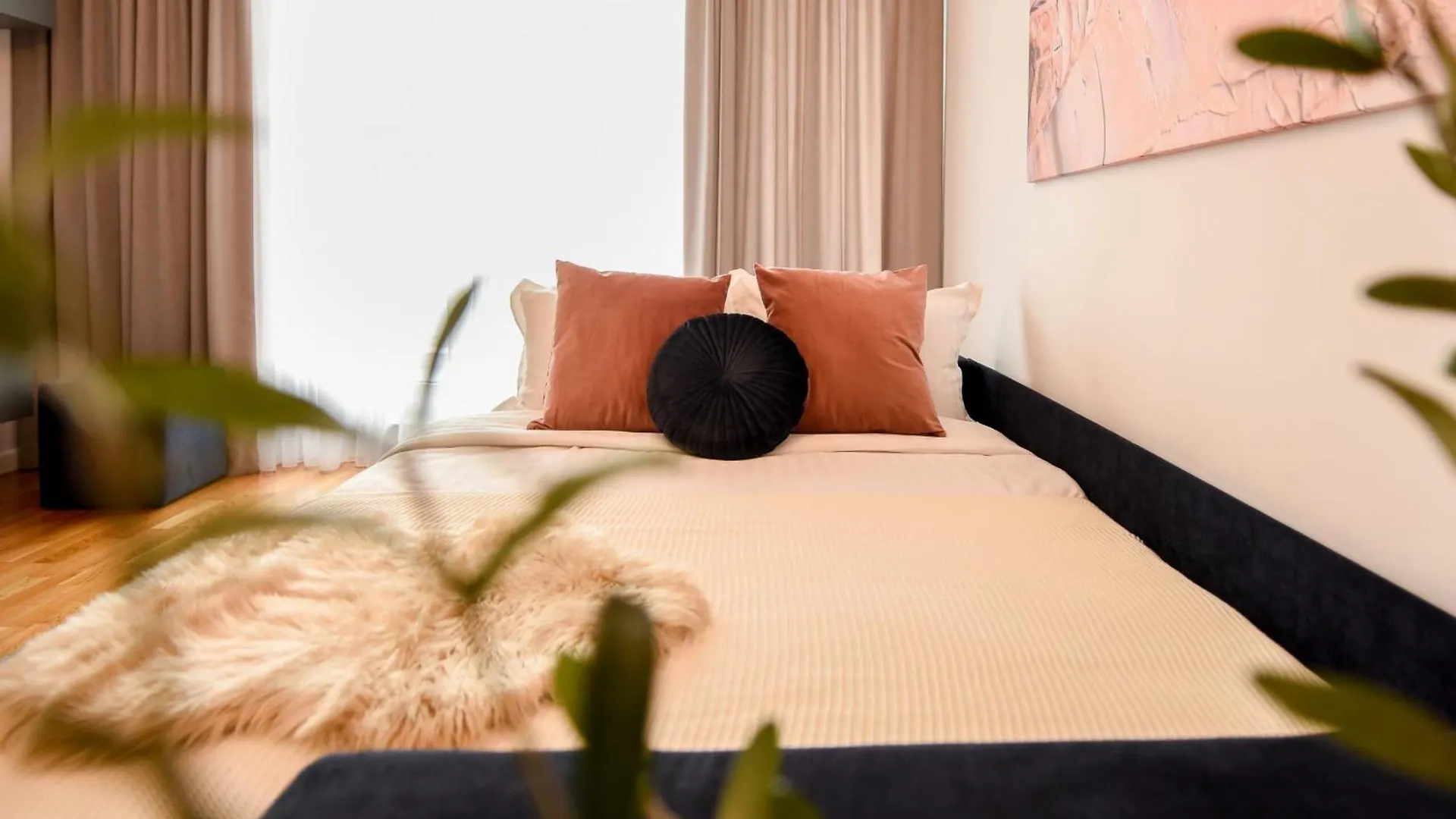 בוקרשט Ultimate Living Experience - Modern Accommodation & Free Parking Near Romexpo 0*,  רומניה