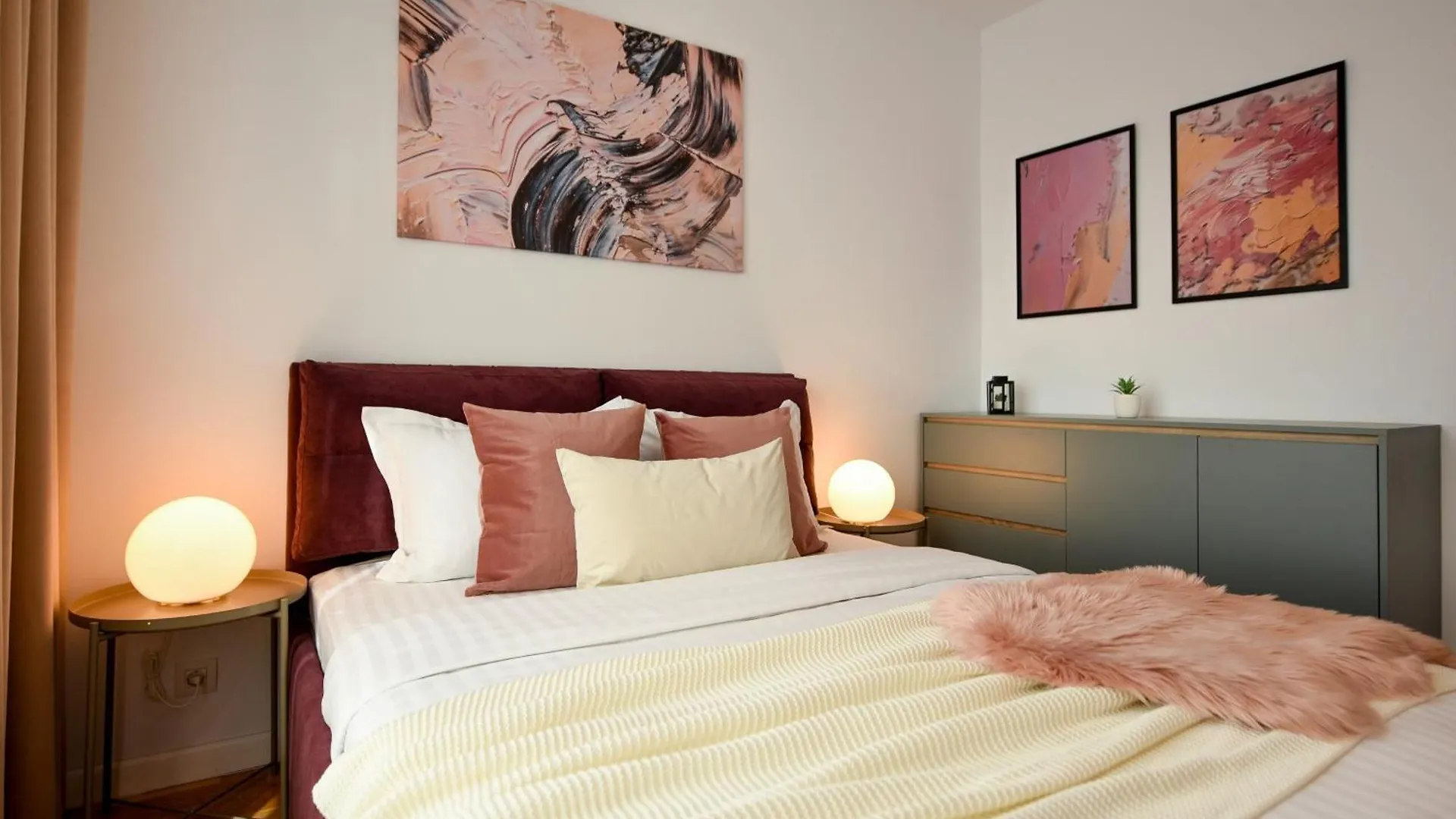 דירה בוקרשט Ultimate Living Experience - Modern Accommodation & Free Parking Near Romexpo רומניה
