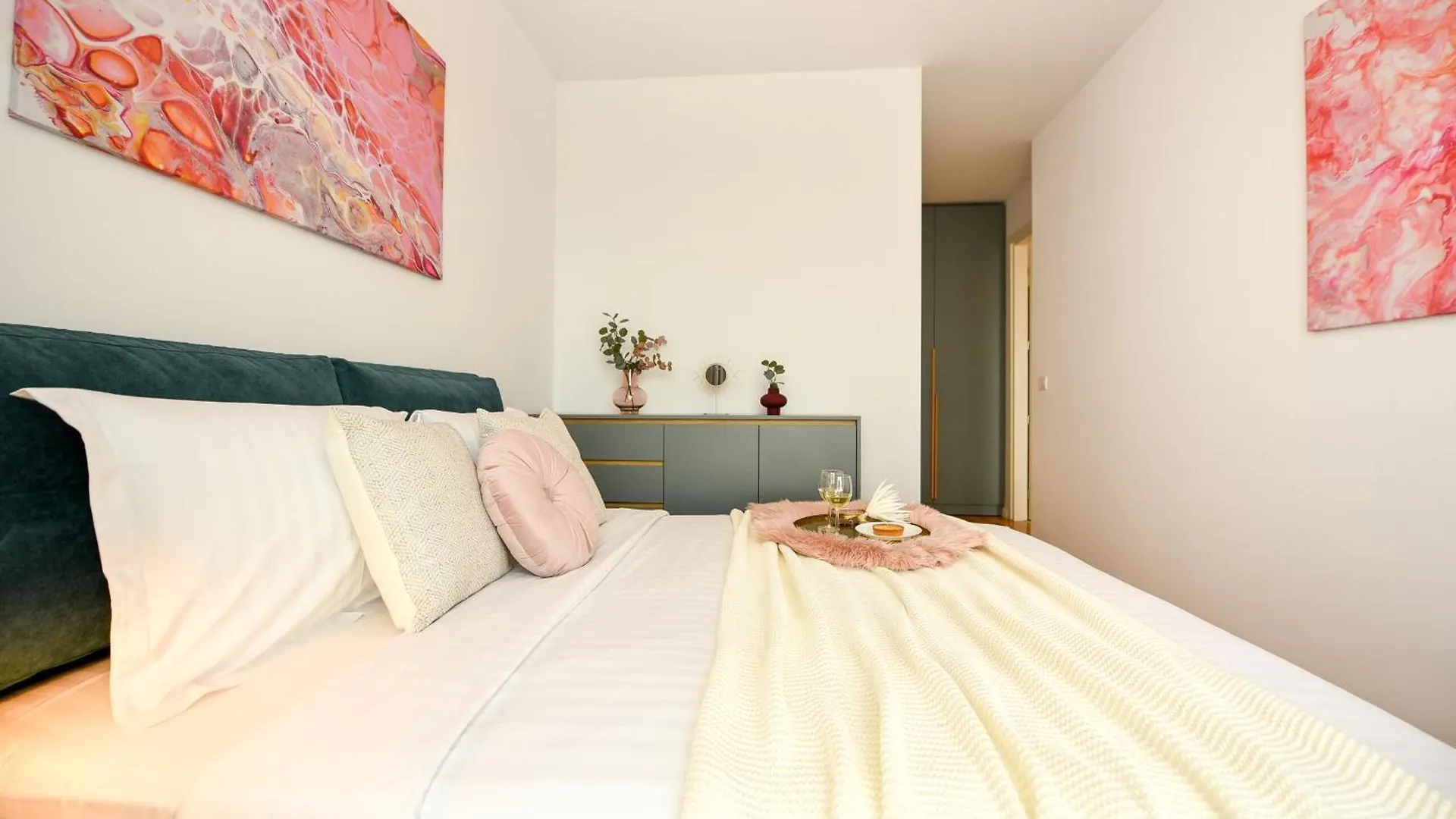 בוקרשט Ultimate Living Experience - Modern Accommodation & Free Parking Near Romexpo