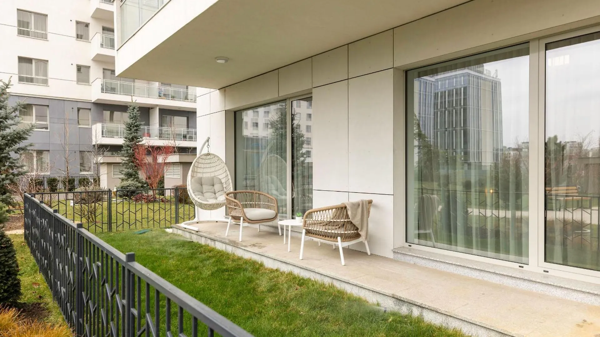 Ultimate Living Experience - Modern Accommodation & Free Parking Near Romexpo Bucharest Apartment