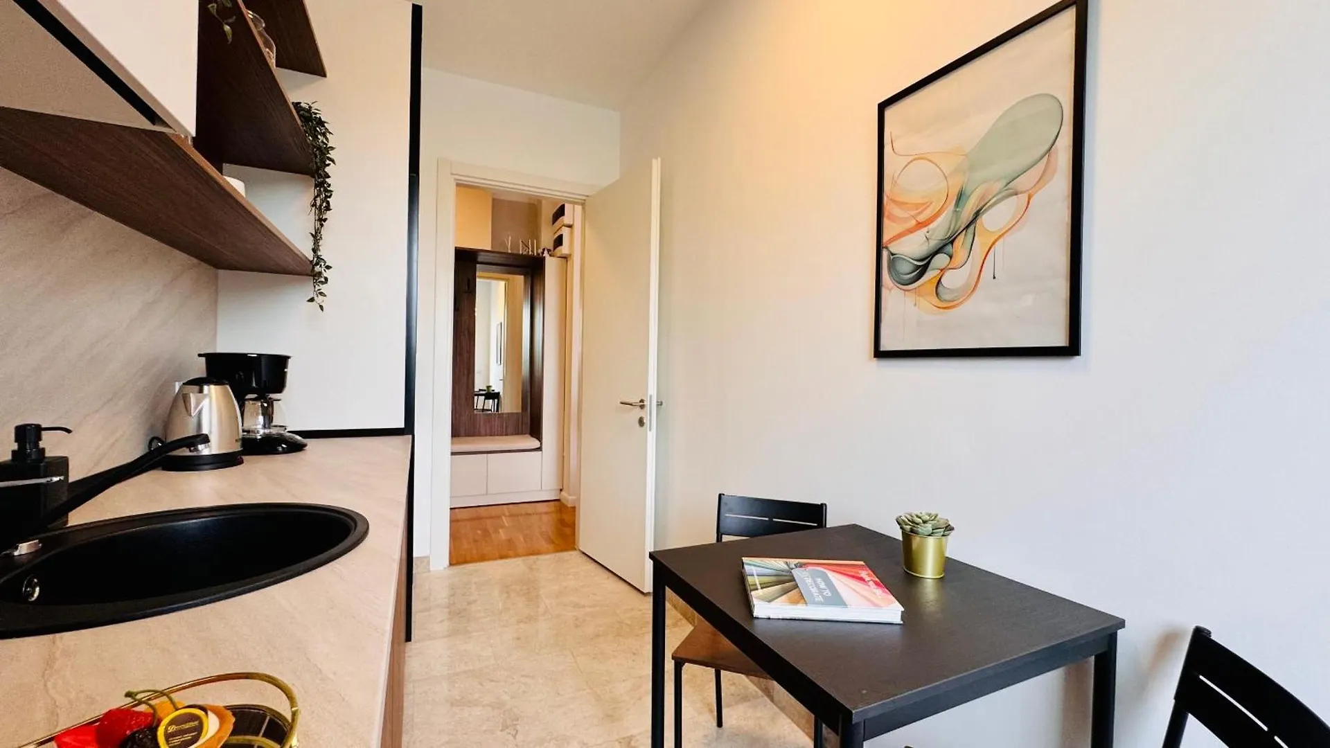 Apartment Ultimate Living Experience - Modern Accommodation & Free Parking Near Romexpo Bucharest