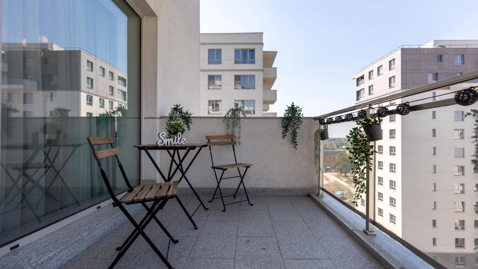 Ultimate Living Experience - Modern Accommodation & Free Parking Near Romexpo Bucarest