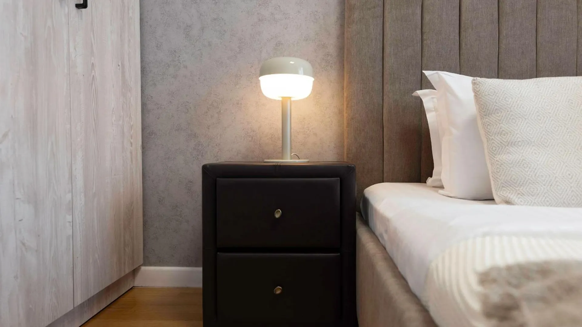 Ultimate Living Experience - Modern Accommodation & Free Parking Near Romexpo Bucarest 0*,