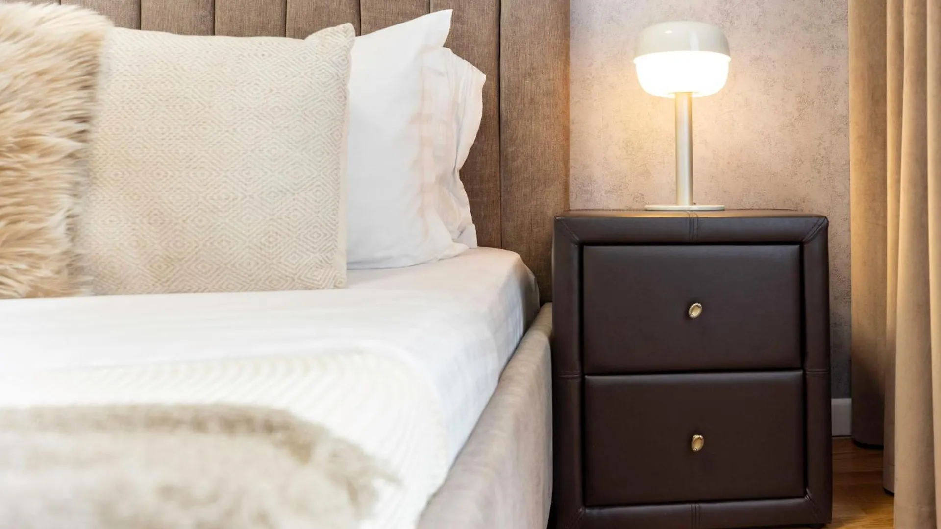 Ultimate Living Experience - Modern Accommodation & Free Parking Near Romexpo Bucarest Apartamento