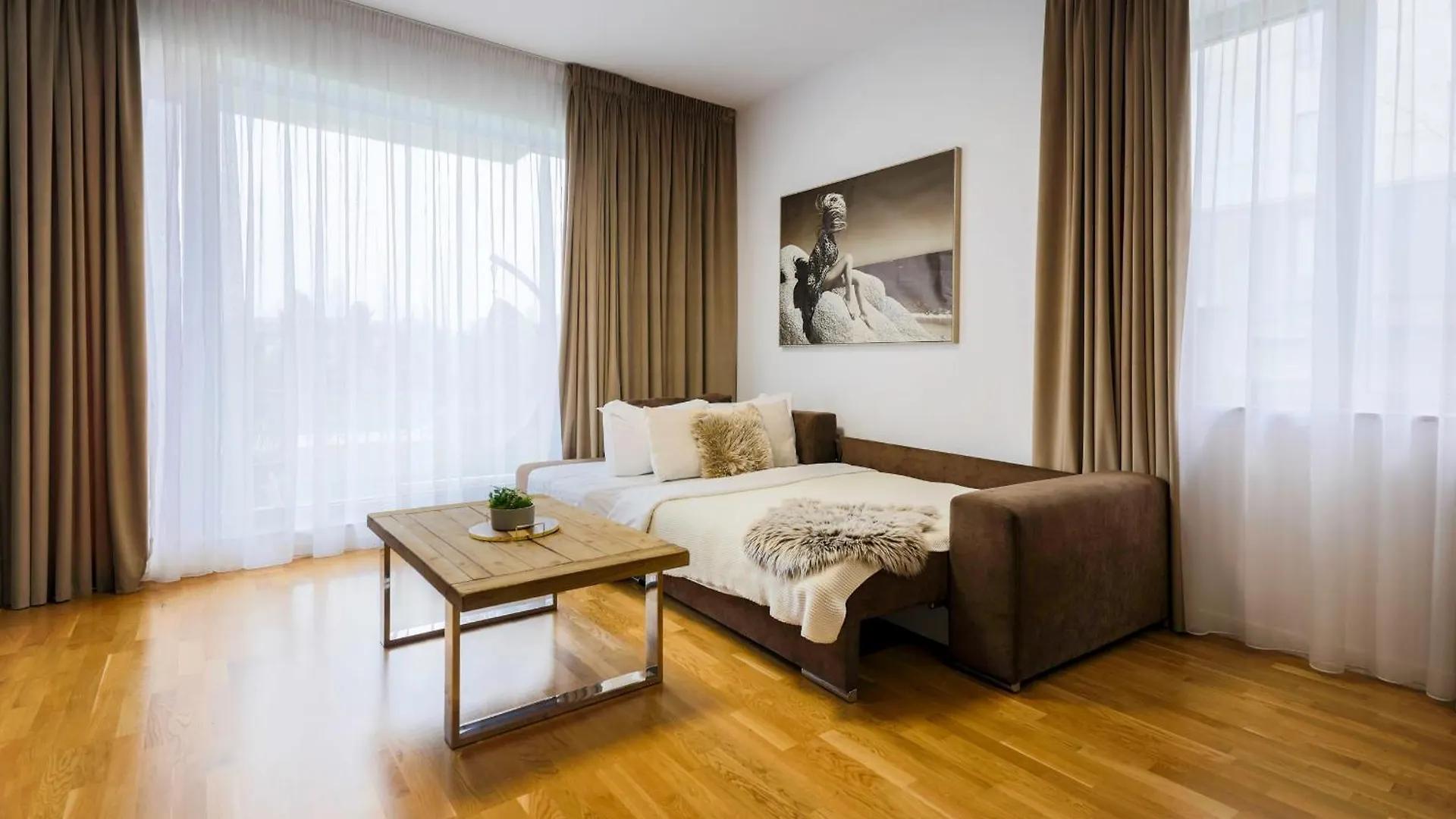 Ultimate Living Experience - Modern Accommodation & Free Parking Near Romexpo Bucarest