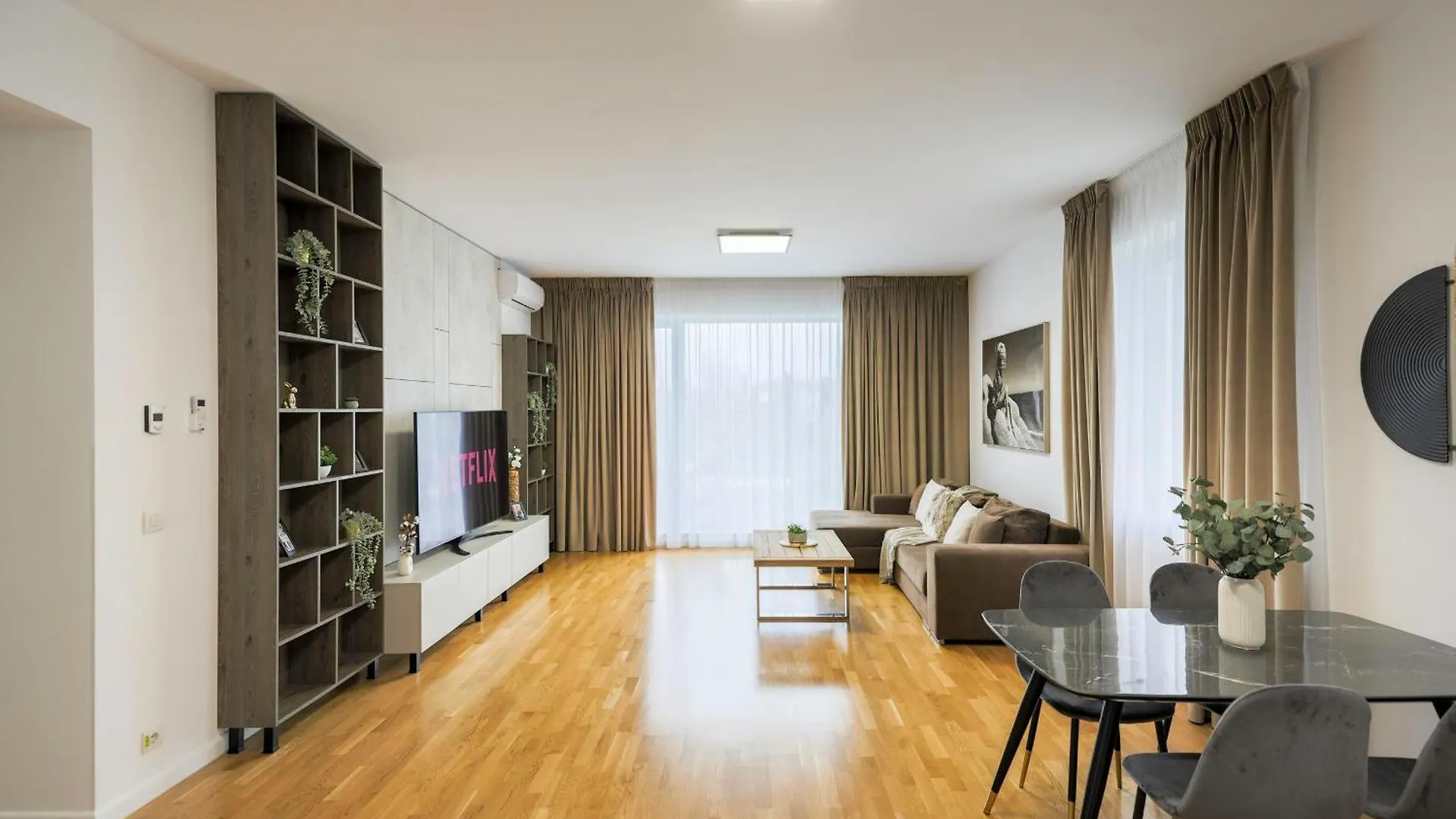 Ultimate Living Experience - Modern Accommodation & Free Parking Near Romexpo Bucarest