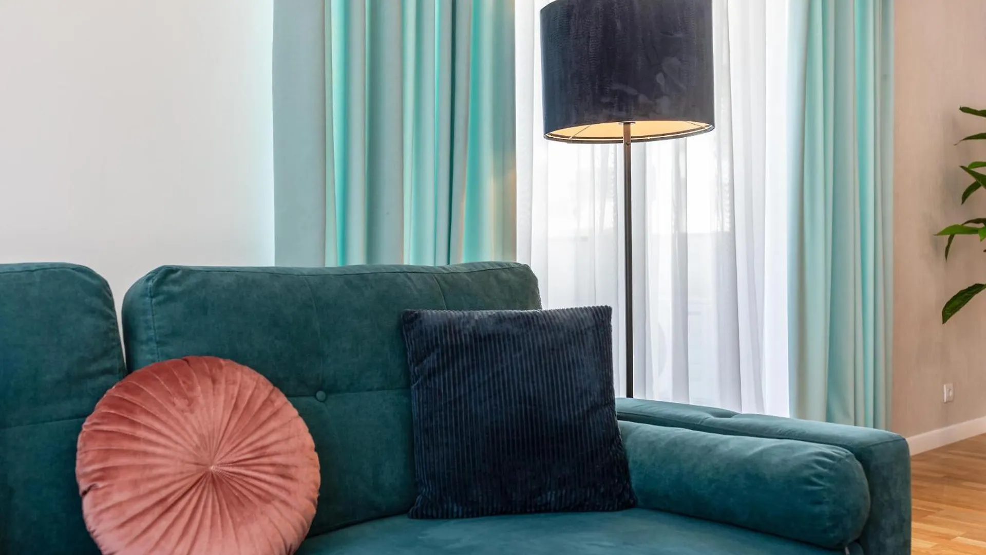 Apartamento Ultimate Living Experience - Modern Accommodation & Free Parking Near Romexpo Bucarest
