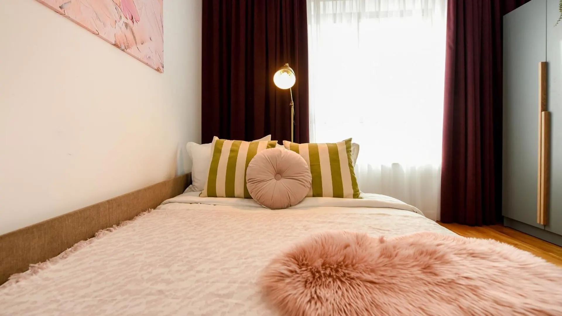 Apartamento Ultimate Living Experience - Modern Accommodation & Free Parking Near Romexpo Bucarest