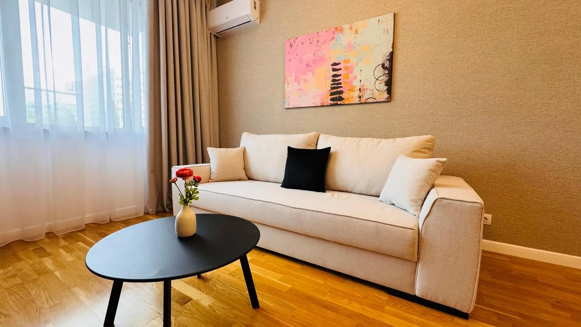 Apartamento Ultimate Living Experience - Modern Accommodation & Free Parking Near Romexpo Bucarest