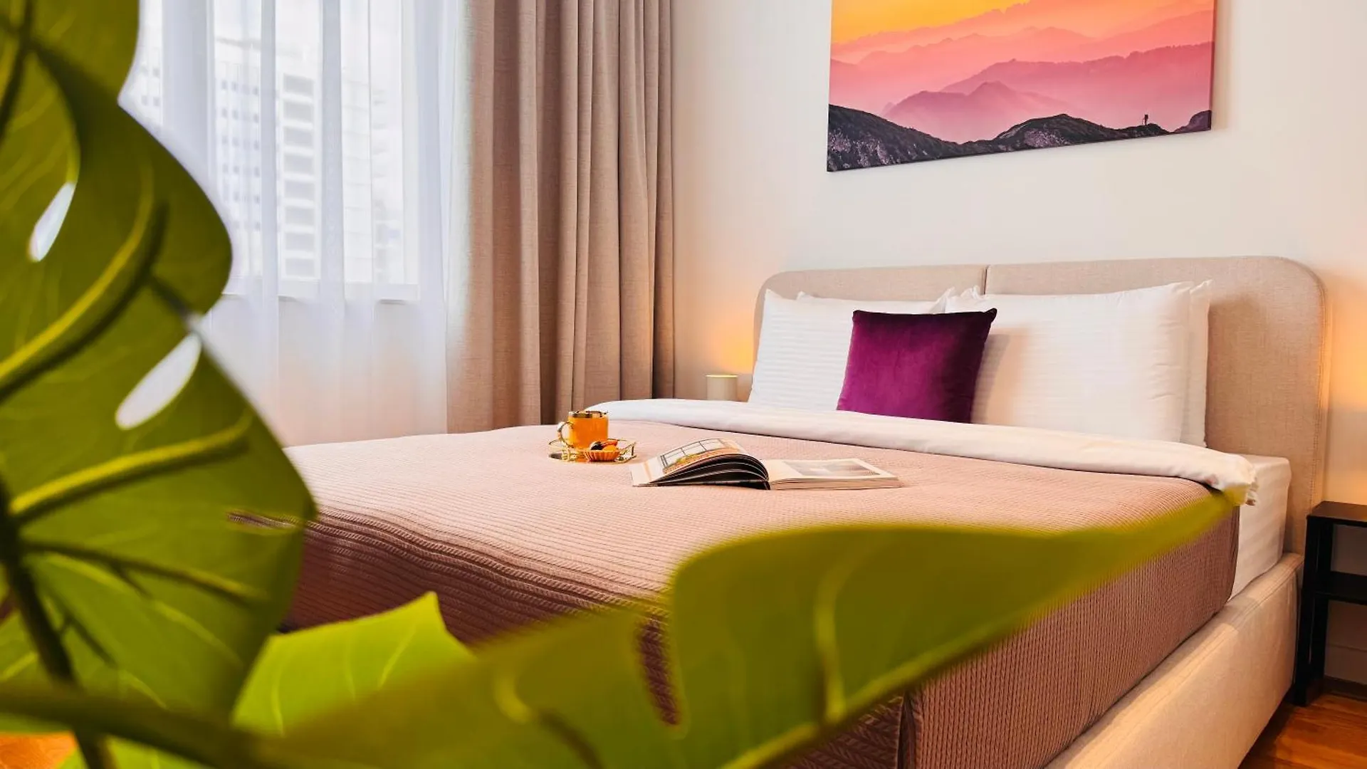 Ultimate Living Experience - Modern Accommodation & Free Parking Near Romexpo Bucarest