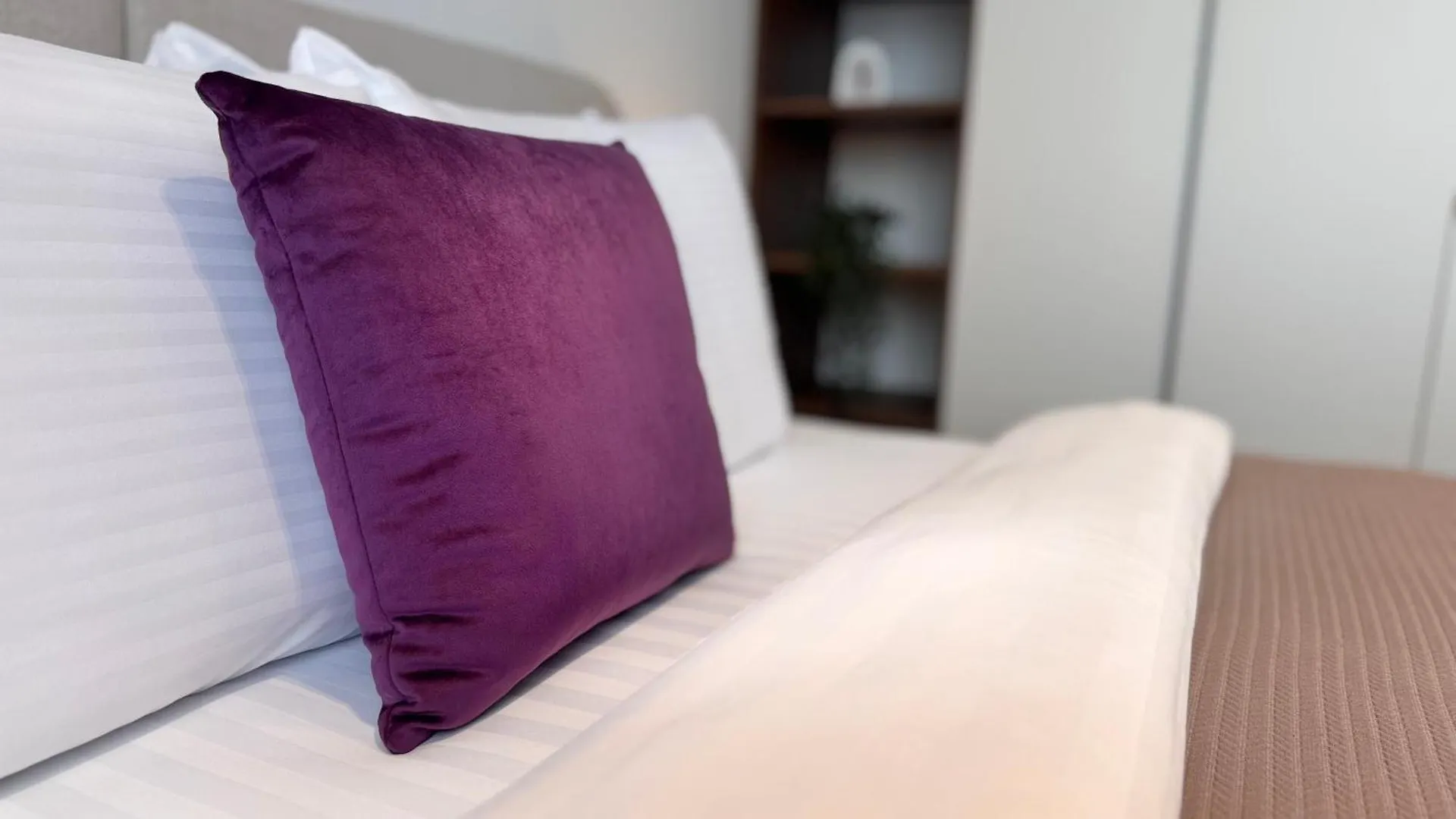Ultimate Living Experience - Modern Accommodation & Free Parking Near Romexpo Bucarest