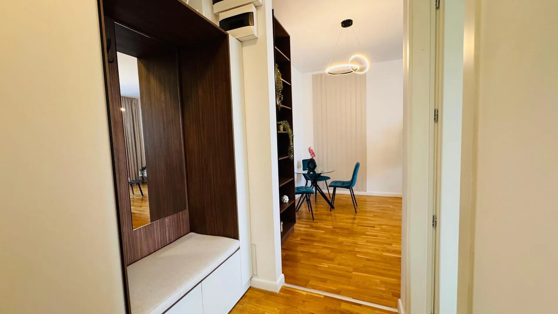 Ultimate Living Experience - Modern Accommodation & Free Parking Near Romexpo Bucarest 0*,