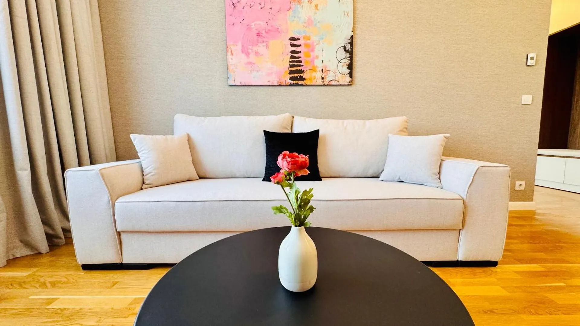 Ultimate Living Experience - Modern Accommodation & Free Parking Near Romexpo Bucarest Rumanía